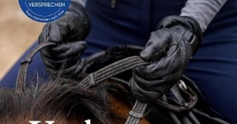 Auf dem Bild ist das Cover eines Buches mit dem Titel „Verbessere dein Reiten“ zu sehen. Es zeigt eine Person mit Handschuhen, die auf einem Pferd sitzt und die Zügel hält.